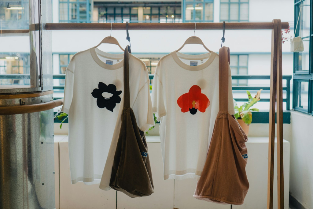 turning old T-shirts into tote bags